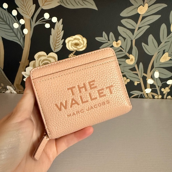 Marc Jacobs Handbags - Marc Jacobs the mini compact wallet Rose Leather EUC